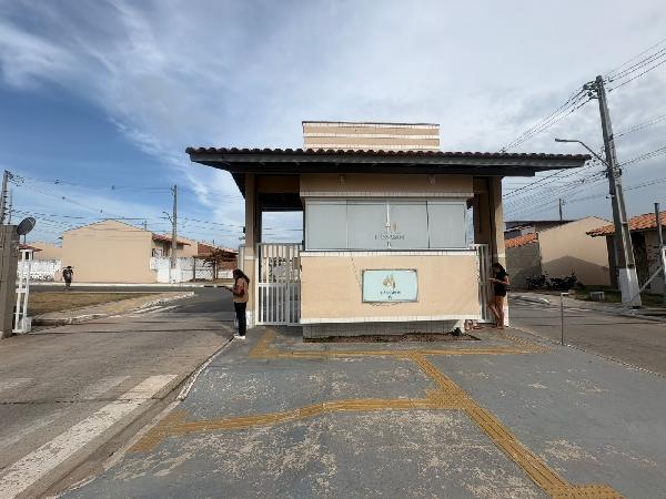 Casa com 2 quartos e 1 banheiro, área construída de 61.87m², desocupada