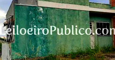 Casa com 2 quartos, banheiro, área de serviço e cozinha, 52,8m²