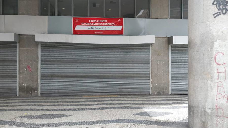 Ex-agência comercial desocupada com 3008 m² construída
