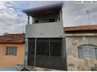 Sobrado e casa aos fundos com 4 quartos e 2 banheiros