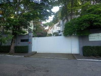 Casa de luxo com 4 quartos e 5 banheiros em condomínio, 549m² de área privativa