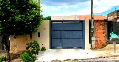 Casa Desocupada com 83 m² Construídos e 175 m² Terreno