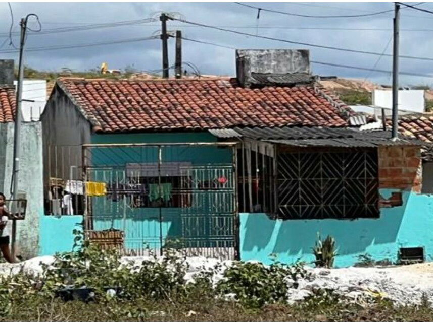 Casa com 2 quartos e 1 banheiro em Complexo Jardim