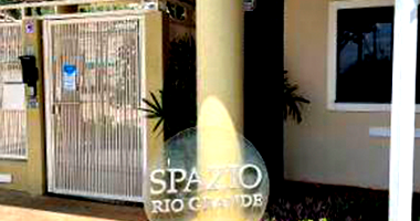 Apartamento ocupado com 2 vagas e 135 m² construídos