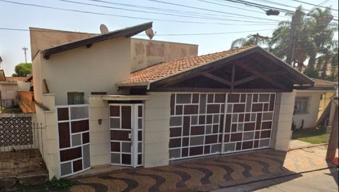 Casa 352 m² com terreno amplo, 3 quartos, 2 banheiros, vaga