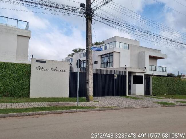 Casa com 3 Quartos em Curitiba - Oportunidade Única