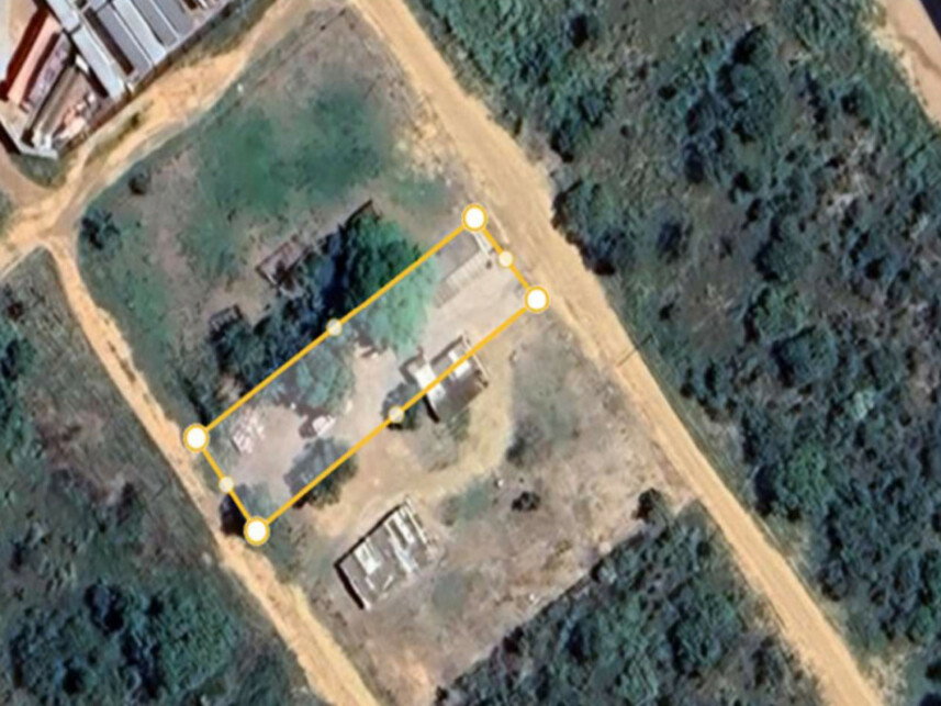 Casa com 87,48m² construídos em terreno de 1.200m², ocupada