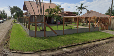 Casa com 2 Pavimentos e 249m² de Área Construída em Tramandaí