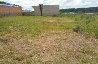 Terreno urbano de 300m², pronto para construir