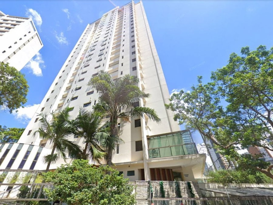 Apartamento com 218 m² e 3 vagas de garagem