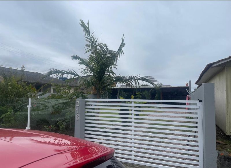 Casa com 80m² construída em terreno de 330m², Areias Brancas