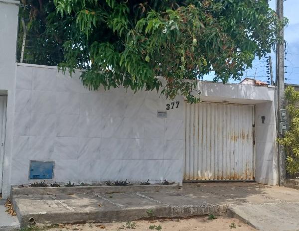 Casa com 2 Quartos e Terraço em Aquiraz