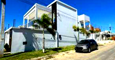Casa ocupada com 1 vaga e 289 m² construídos