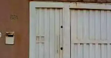 Casa em leilão com 3 quartos e 2 banheiros