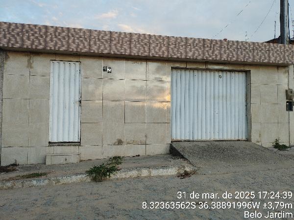 Casa com 2 quartos, 1 banheiro, 1 vaga, 50m² construída, desocupada