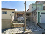Casa ocupada com 4 quartos, 3 banheiros e 141,35 m²