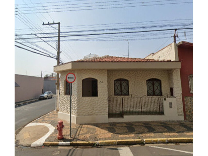 Casa ocupada com 191 m² construídos