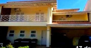 Casa em Condomínio com 3 Quartos, Piscina e Playground