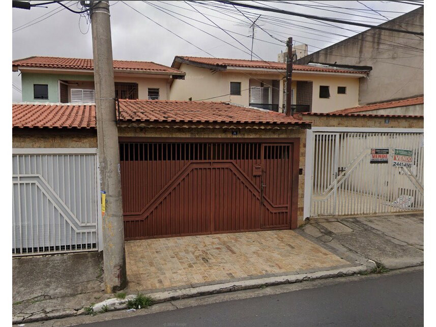Casa ocupada com 216,86m² construídos