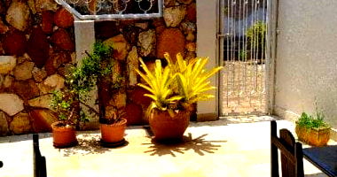 Casa em Condomínio com 4 Quartos e 5 Banheiros em Goiânia