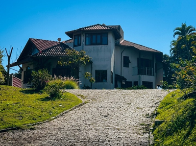 Casa com 524,88m² em Condomínio Fechado com Piscina