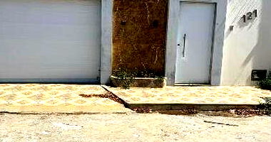 Casa com 3 Quartos e Vaga de Garagem em Guanambi/BA