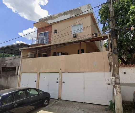 Casa ocupada com 72,84 m² de área construída