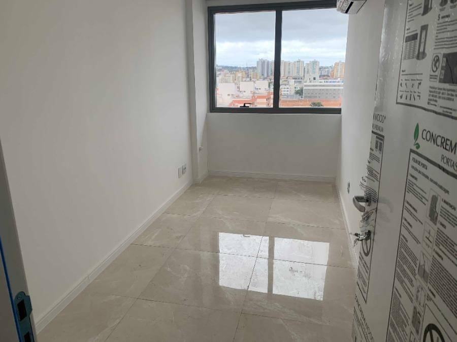 Sala comercial com 38m², ocupada, ideal para investimento