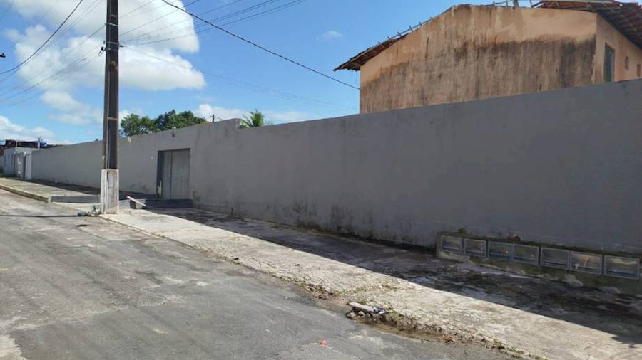 Casa com 2 quartos, 1 banheiro e 1 vaga de garagem, ocupada