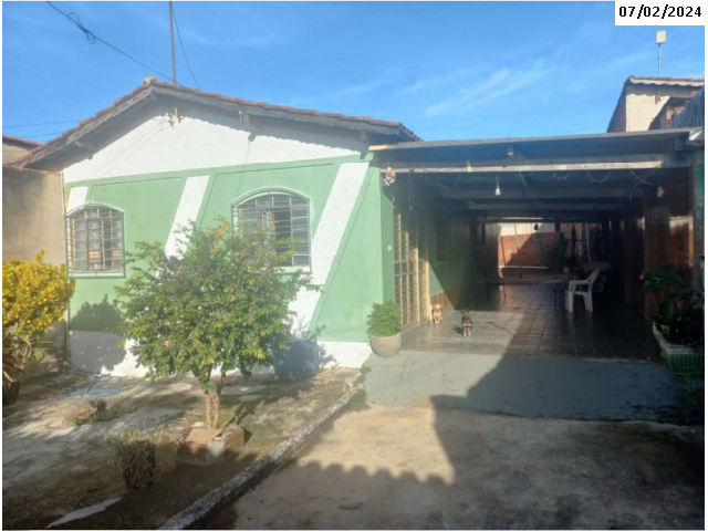 Casa e barracão - Terreno 380,45m² em Nerópolis/GO