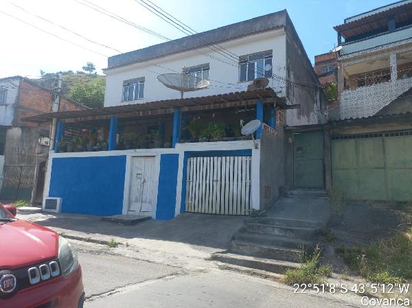 Casa com 2 quartos, 73m², área privativa, terreno 161m²