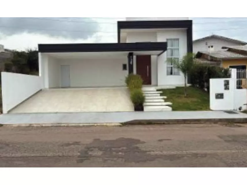 Casa em Leilão com 220m² Construída em Campos Novos/SC