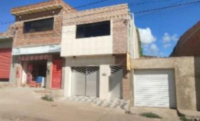 Casa Ocupada com 164m² Construída em Bezerros/PE