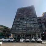 Sala 213 com banheiro, 35m², desocupada, aceita lance parcelado