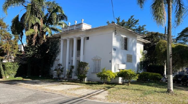 Imóvel Comercial com Área de 249m² na Granja Julieta