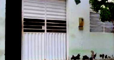 Casa com 2 quartos, 1 banheiro e vaga de garagem