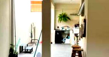 Duas casas independentes com 4 quartos, 2 banheiros e garagem