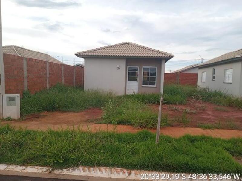 Casa com 43,85m², 2 vagas de garagem, desocupada