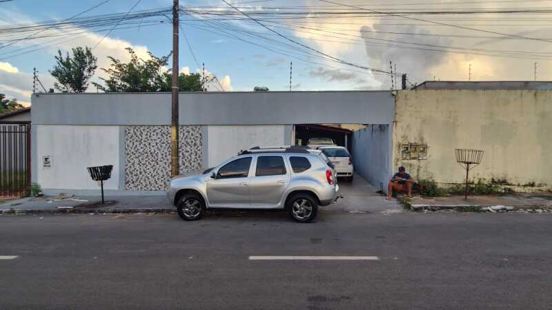 Casa com terreno de 360m² sem benfeitorias, desocupada