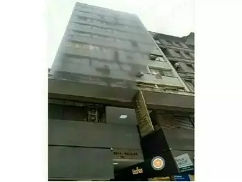 Sala comercial de 43m² ocupada em leilão