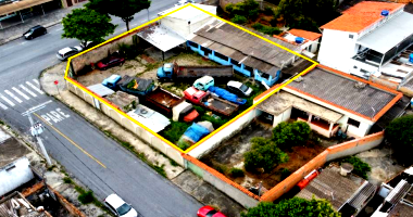 Imóvel com 2 Lojas e Barracão em Belo Horizonte