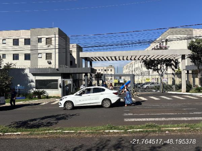 Apartamento com 2 quartos e 1 vaga em Araraquara