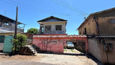 Casa Ampla com 6 Quartos, 6 WCs e 216m²