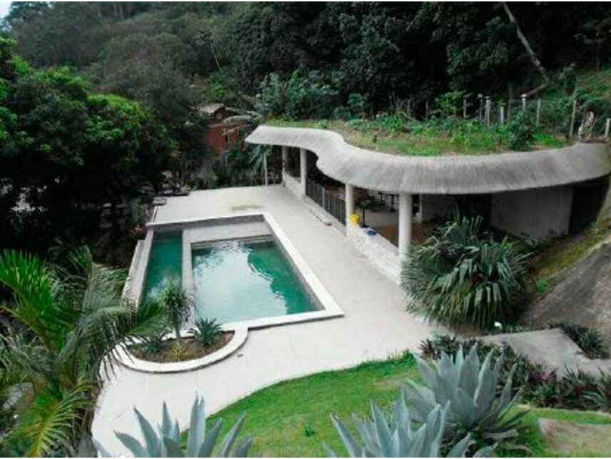 Casa com 13.755m² de terreno em Parque Tupinambás