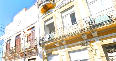 Sobrado com 1 apartamento, matrícula 459588, locado, desocupação não informada