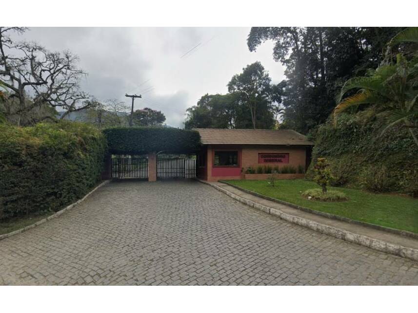 Terreno em Condomínio com Ampla Área