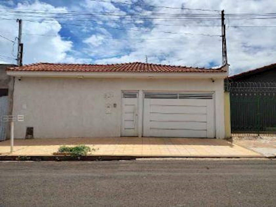 Casa Ocupada com 1 Dormitório e 199,52 m² de Área Construída