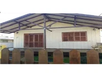 Casa com 140m² construídos em terreno de 420m²