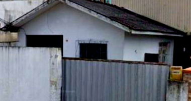 Casa com terreno de 250m² e benfeitorias, desocupada