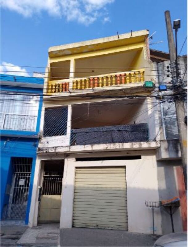Imóvel com 3 Pavimentos e Área Construída de 253,42 m²